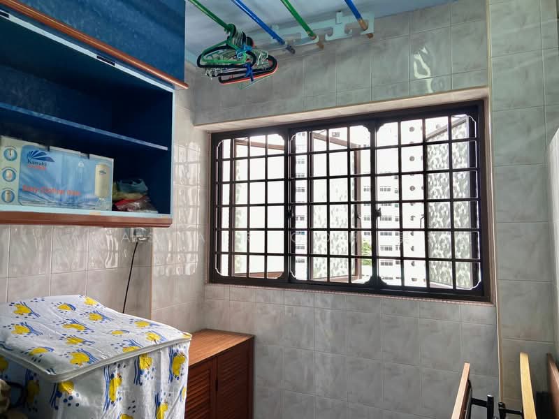 280 Toh Guan Road, 280 Toh Guan Road, 3 Bedrooms, 968 sqft, HDB Flat For Rent, by Alastair Goh 吴利汶, 500185976 - Laundry area - PropertyGuru.com.sg