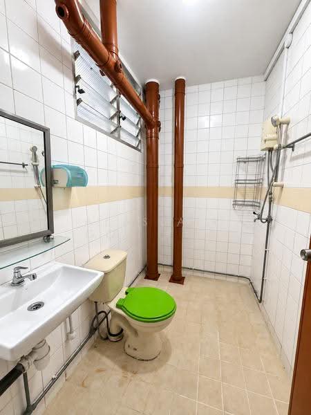 280 Toh Guan Road, 280 Toh Guan Road, Boon Lay / Jurong / Tuas, 3 Bedrooms, 968 sqft, HDB Flat For Rent, by Alastair Goh 吴利汶, 500185976 - Bathroom - PropertyGuru.com.sg