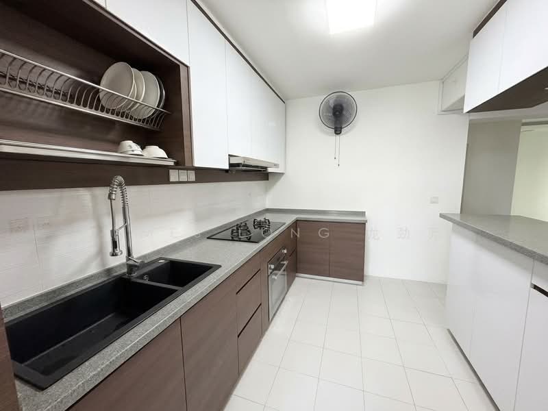 162B Rivervale Crescent, 162B Rivervale Crescent, 3 Bedrooms, 1,001 sqft, HDB Flat For Sale, by James Long 龙劲元, 500185996 - Kitchen - decluttered - PropertyGuru.com.sg