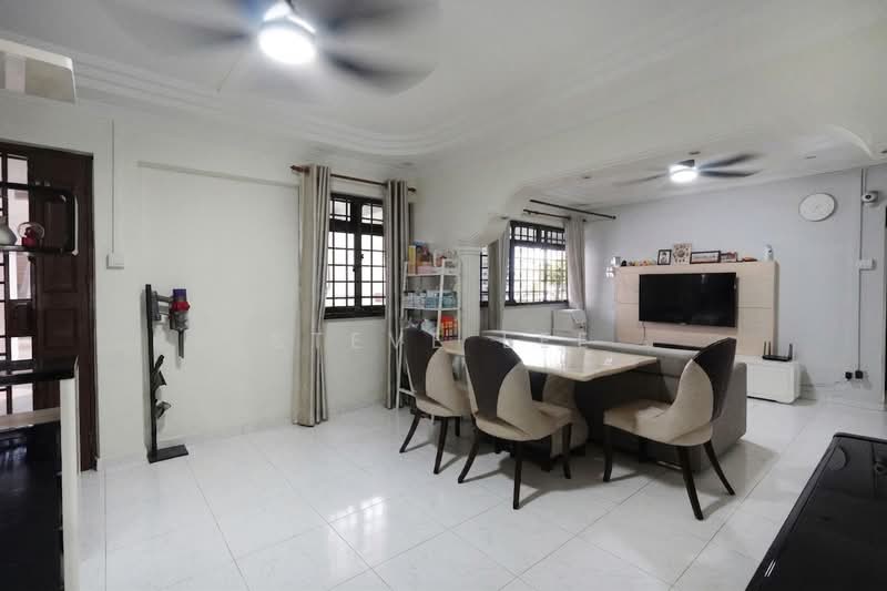 322 Sembawang Close, 322 Sembawang Close, 3 Bedrooms, 1,087 sqft, HDB Flat For Sale, by Steve Lee, 500186001 - Living Room - PropertyGuru.com.sg