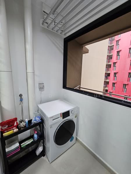 639B Tampines Street 62, 639B Tampines Street 62, 2 Bedrooms, 1,001 sqft, HDB Flat For Rent, by Muhd Saiful, 500186007 - Balcony - PropertyGuru.com.sg