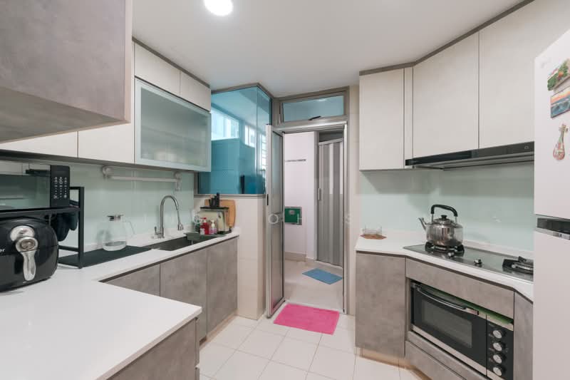 Blue Horizon, 27 West Coast Crescent, 3 Bedrooms, 1,216 sqft, Condominium For Sale, by Ling Poh Shen, 500186014 - Kitchen - PropertyGuru.com.sg