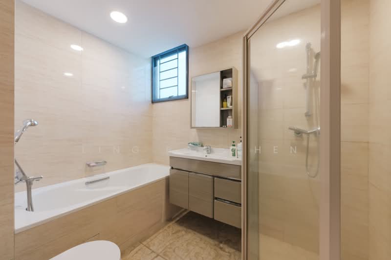 Blue Horizon, 27 West Coast Crescent, 3 Bedrooms, 1,216 sqft, Condominium For Sale, by Ling Poh Shen, 500186014 - Bathroom - PropertyGuru.com.sg