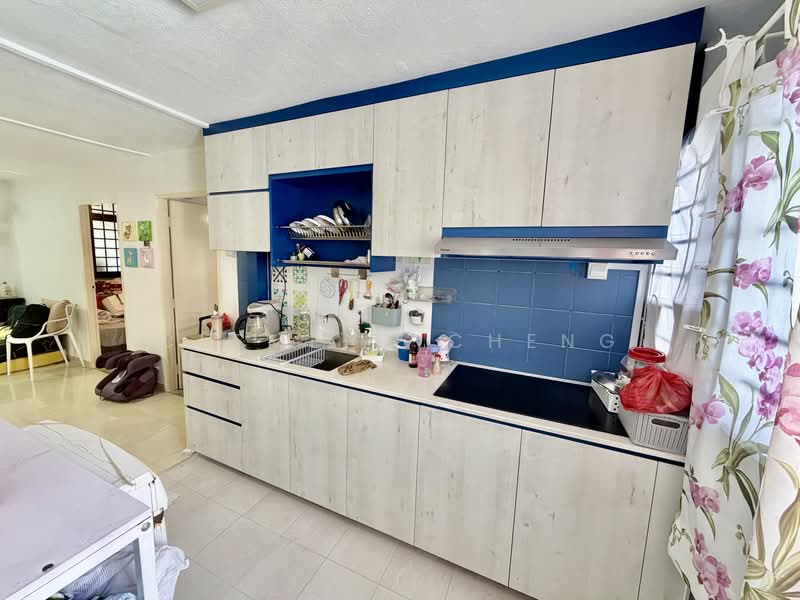 4 Queen's Road, 4 Queen's Road, 2 Bedrooms, 678 sqft, HDB Flat For Rent, by Clement Cheng, 500186015 - Kitchen - PropertyGuru.com.sg
