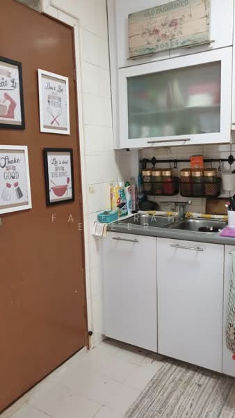 684C Woodlands Drive 62, 684C Woodlands Drive 62, 3 Bedrooms, 1,109 sqft, HDB Flat For Sale, by Fazeerah Epeer, 500186022 - Kitchen - PropertyGuru.com.sg