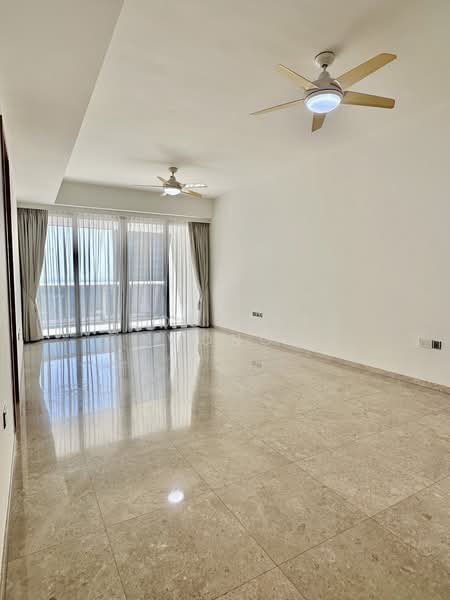 Marina Bay Suites, 3 Central Boulevard, 3 Bedrooms, 1,603 sqft, Apartment For Sale, by Douglas Wong, 500186023 - Living Room - PropertyGuru.com.sg