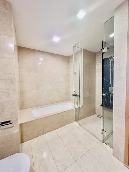 Marina Bay Suites, 3 Central Boulevard, 3 Bedrooms, 1,603 sqft, Apartment For Sale, by Douglas Wong, 500186023 - Bathroom - PropertyGuru.com.sg