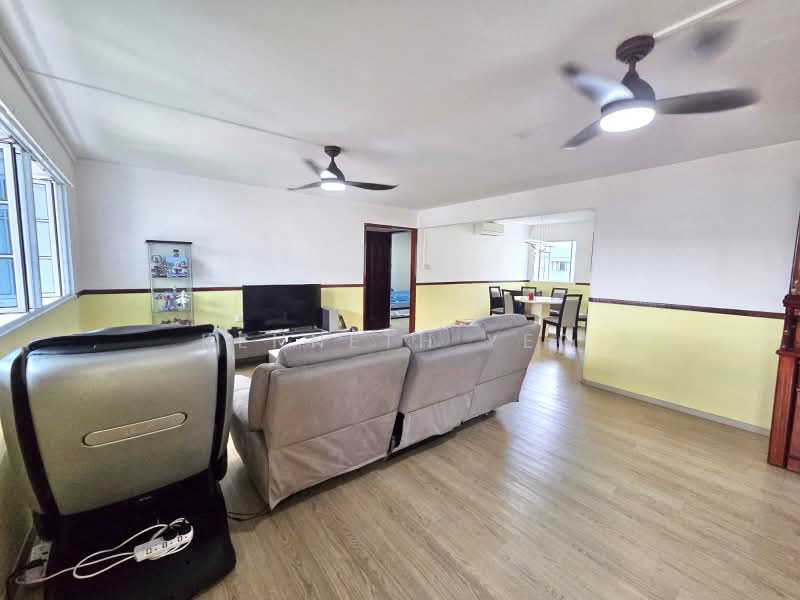 816 Woodlands Street 82, 816 Woodlands Street 82, 5 Bedrooms, 1,927 sqft, HDB Flat For Sale, by Kenneth Yeo, 500186043 - Living Room - PropertyGuru.com.sg