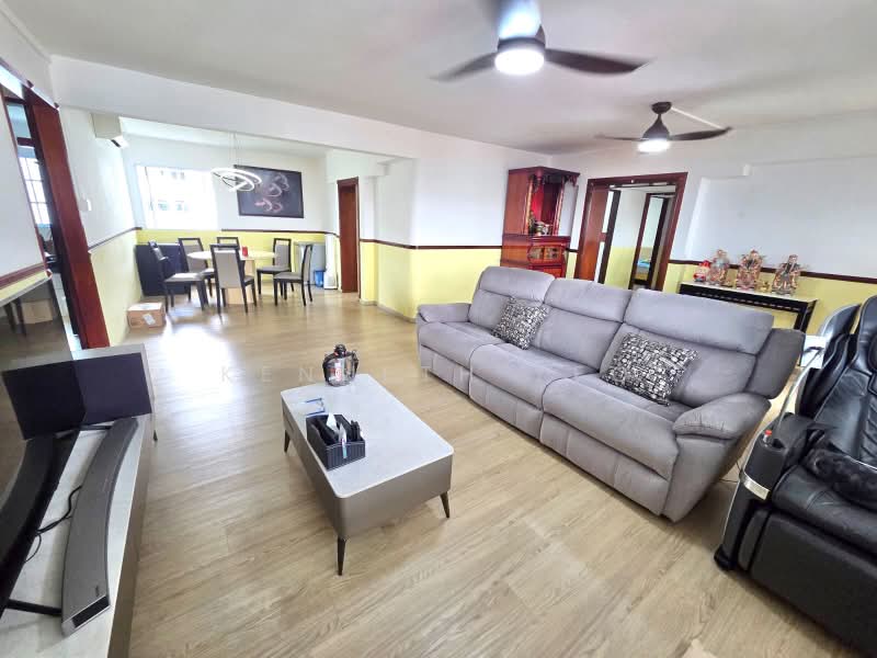 816 Woodlands Street 82, 816 Woodlands Street 82, 5 Bedrooms, 1,927 sqft, HDB Flat For Sale, by Kenneth Yeo, 500186043 - Living Room - PropertyGuru.com.sg
