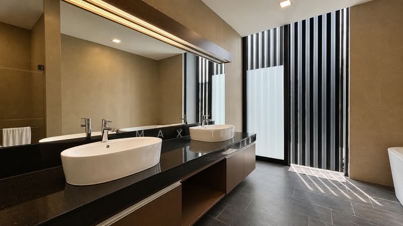 ⭐️⭐️LANDED7772 @ D23 ALMOST BRAND NEW SEMI-DETACHED, Hill View Estate, 6 Bedrooms, 4,800 sqft, Semi-Detached House For Sale, by Max Toh, 500186044 - Bathroom - PropertyGuru.com.sg