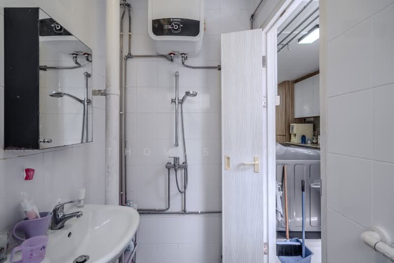 814 Tampines Street 81, 814 Tampines Street 81, 3 Bedrooms, 1,119 sqft, HDB Flat For Sale, by Thomas Lim, 500186059 - Bathroom - PropertyGuru.com.sg