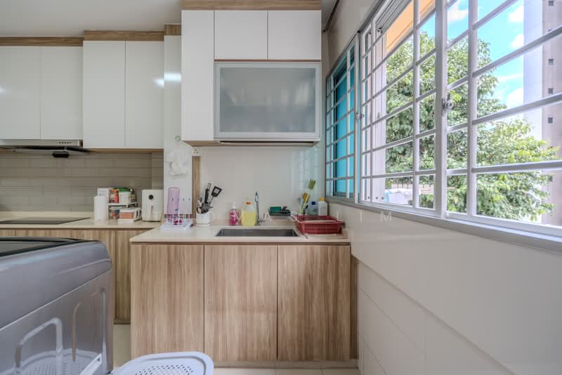 814 Tampines Street 81, 814 Tampines Street 81, 3 Bedrooms, 1,119 sqft, HDB Flat For Sale, by Thomas Lim, 500186059 - Kitchen - PropertyGuru.com.sg