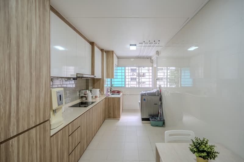 814 Tampines Street 81, 814 Tampines Street 81, 3 Bedrooms, 1,119 sqft, HDB Flat For Sale, by Thomas Lim, 500186059 - Kitchen - PropertyGuru.com.sg