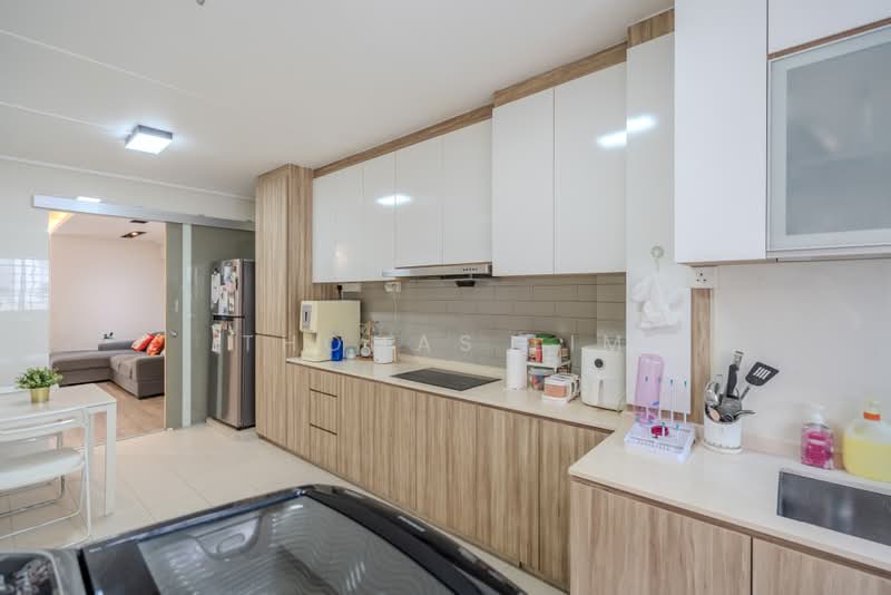 814 Tampines Street 81, 814 Tampines Street 81, 3 Bedrooms, 1,119 sqft, HDB Flat For Sale, by Thomas Lim, 500186059 - Kitchen - PropertyGuru.com.sg