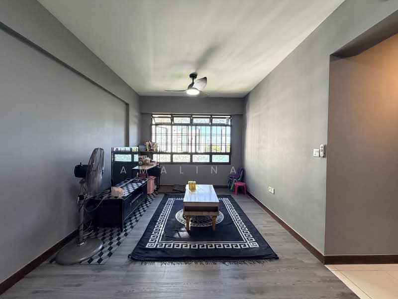 372 Jurong East Street 32, 372 Jurong East Street 32, 2 Bedrooms, 689 sqft, HDB Flat For Sale, by Amalina ., 500186064 - Living Room - PropertyGuru.com.sg