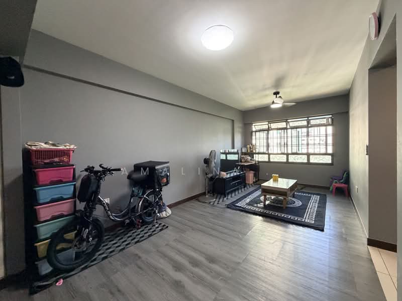 372 Jurong East Street 32, 372 Jurong East Street 32, 2 Bedrooms, 689 sqft, HDB Flat For Sale, by Amalina ., 500186064 - Living Room - PropertyGuru.com.sg