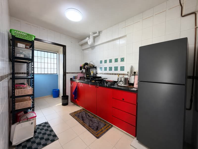 372 Jurong East Street 32, 372 Jurong East Street 32, 2 Bedrooms, 689 sqft, HDB Flat For Sale, by Amalina ., 500186064 - Kitchen - PropertyGuru.com.sg