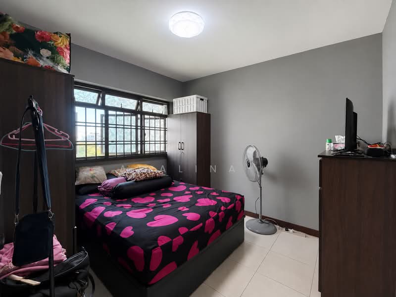 372 Jurong East Street 32, 372 Jurong East Street 32, 2 Bedrooms, 689 sqft, HDB Flat For Sale, by Amalina ., 500186064 - Master Bedroom - PropertyGuru.com.sg