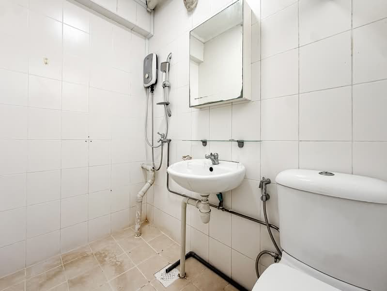 256 Yishun Ring Road, 256 Yishun Ring Road, 2 Bedrooms, 688 sqft, HDB Flat For Sale, by Carven HO, 500186074 - Bathroom - PropertyGuru.com.sg