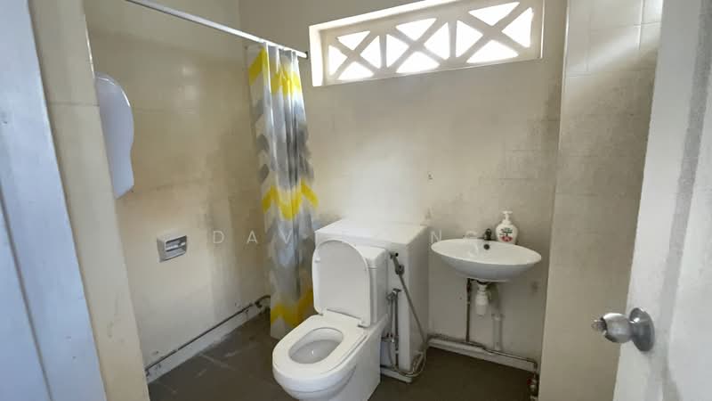 Sago Street : Retail, 17 Trengganu Street, 3,000 sqft, Shop / Shophouse For Rent, by Davies Ng, 500186094 - Bathroom - CommercialGuru.com.sg
