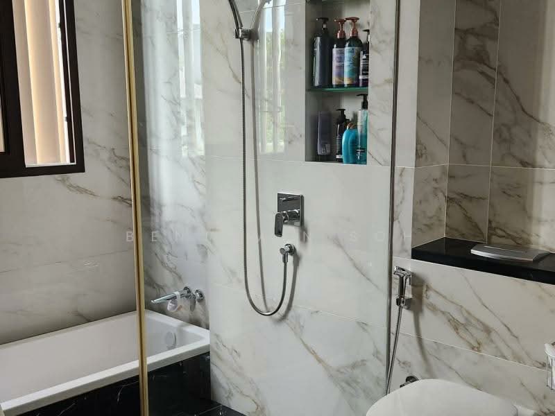 BUNGALOW-LINED STREET MODERN SEMI-D, Carmen Street, Lakme Street, Tosca Street, 7 Bedrooms, 5,500 sqft, Semi-Detached House For Sale, by Benjamin Soh, 500186114 - Bathroom - PropertyGuru.com.sg