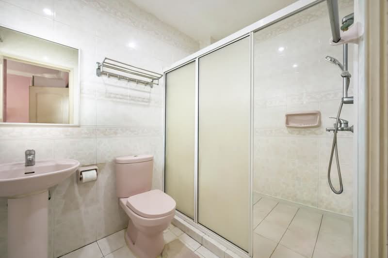 Sunrise Villa, Sunrise Terrace, 6 Bedrooms, 3,200 sqft, Terraced House For Sale, by Jared Tan, 500186115 - Bathroom - PropertyGuru.com.sg
