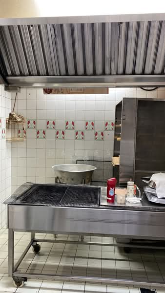Sago Street : Retail, 17 Trengganu Street, 1,100 sqft, Food & Beverage For Rent, by Davies Ng, 500186117 - Kitchen - CommercialGuru.com.sg