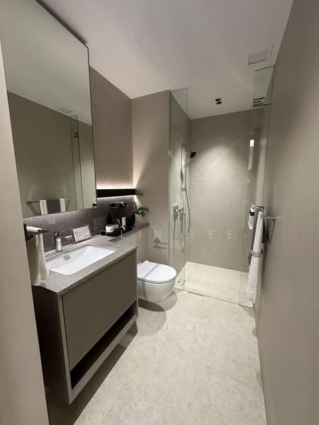 Zyon Grand, 3 Kim Seng Road, Alexandra / Commonwealth, 2 Bedrooms, 721 sqft, Condominium For Sale, by Colin Lee, 500186123 - Common Bathroom - PropertyGuru.com.sg