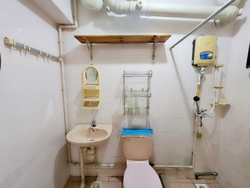 474 Sembawang Drive, 474 Sembawang Drive, 3 Bedrooms, 969 sqft, HDB Flat For Sale, by Homer Pee Poh Seng 彭保升, 500186125 - Bathroom - PropertyGuru.com.sg