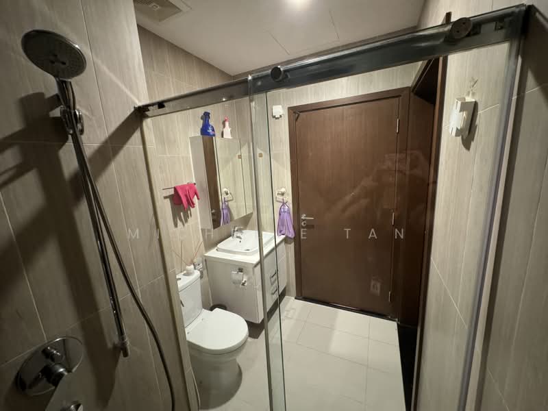 The Hillford, 172 Jalan Jurong Kechil, 1 Bedroom, 399 sqft, Condominium For Sale, by Michelle Tan, 500186130 - Bathroom - PropertyGuru.com.sg