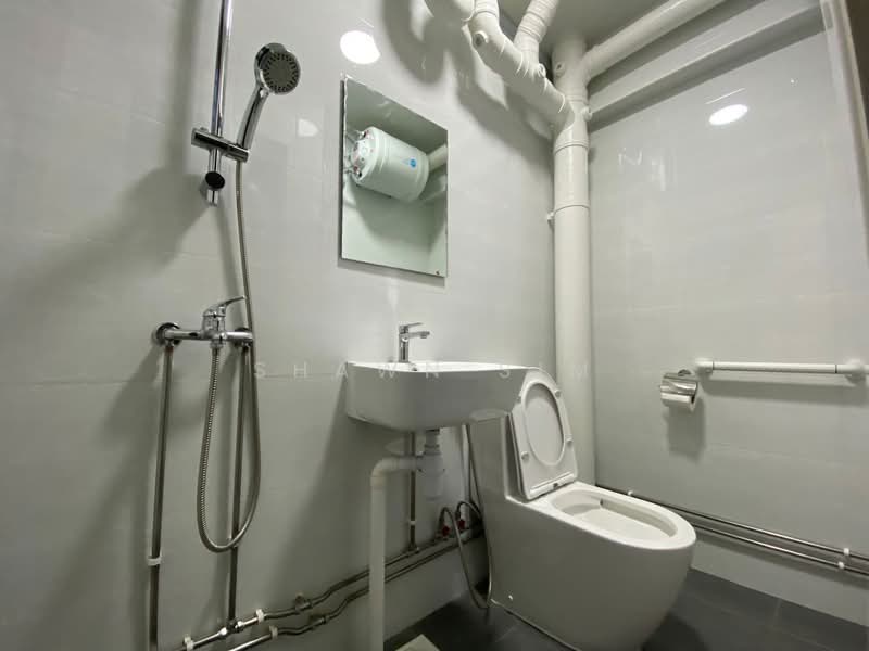 417 Hougang Avenue 8, 417 Hougang Avenue 8, Room Rental, 150 sqft, HDB Flat For Rent, by Shawn Sim, 500186135 - Bathroom - PropertyGuru.com.sg
