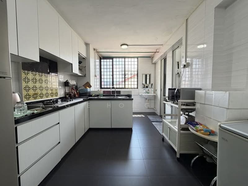 506 Bukit Batok Street 52, 506 Bukit Batok Street 52, 2 Bedrooms, 646 sqft, HDB Flat For Sale, by Angie Hong 方安琪, 500186153 - Kitchen - PropertyGuru.com.sg