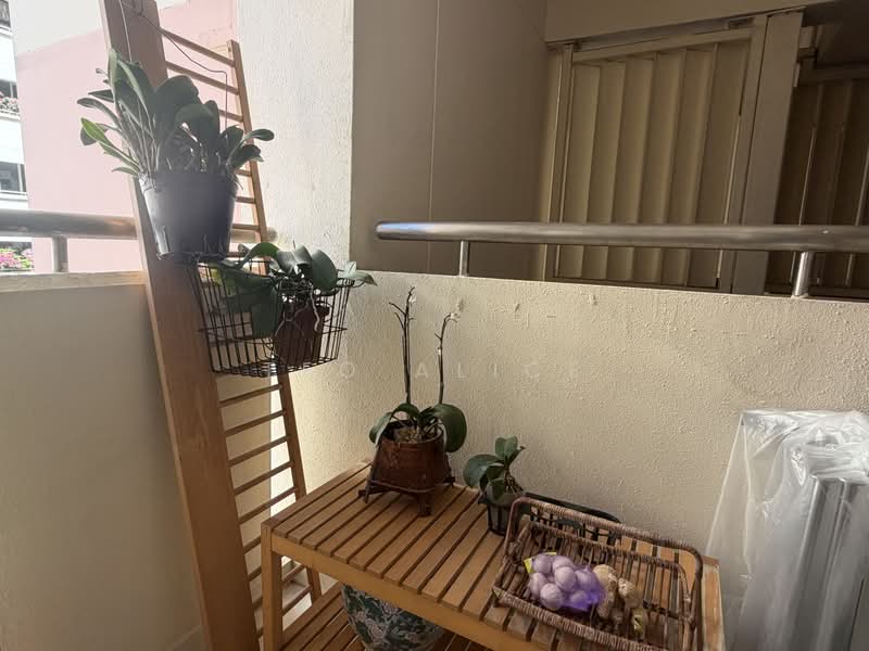 235 Bishan Street 22, 235 Bishan Street 22, 3 Bedrooms, 1,130 sqft, HDB Flat For Sale, by Teo Alice, 500186158 - Balcony - PropertyGuru.com.sg