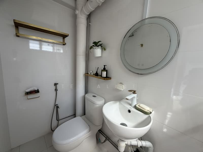 235 Bishan Street 22, 235 Bishan Street 22, 3 Bedrooms, 1,130 sqft, HDB Flat For Sale, by Teo Alice, 500186158 - Bathroom - PropertyGuru.com.sg