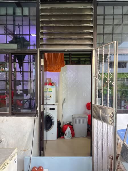 29 Lim Liak Street, 29 Lim Liak Street, 2 Bedrooms, 807 sqft, HDB Flat For Sale, by Ian Tan, 500186159 - Backyard Door - PropertyGuru.com.sg