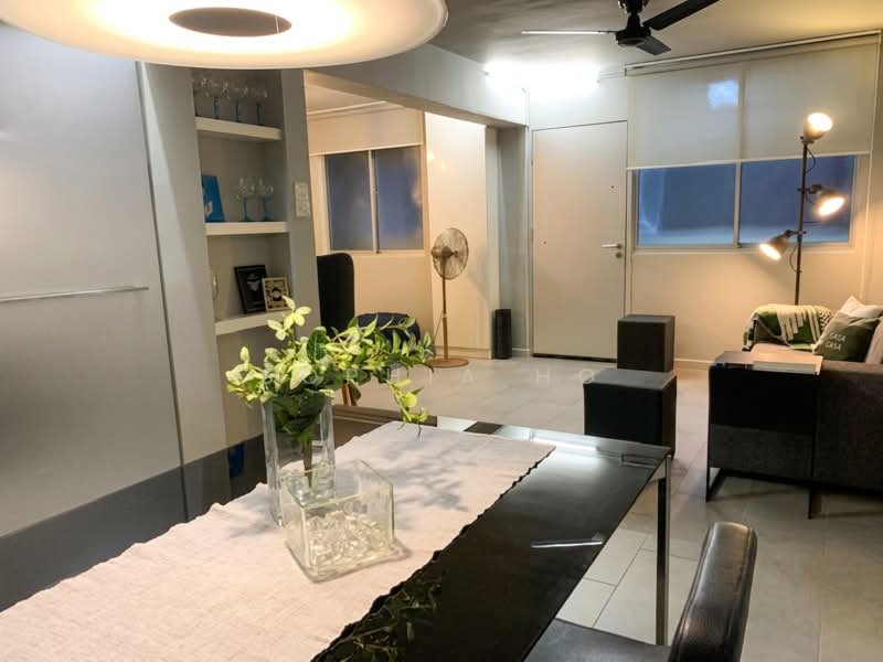 13 Holland Drive, 13 Holland Drive, 2 Bedrooms, 700 sqft, HDB Flat For Sale, by Sophia Ho, 500186167 - Living Room - PropertyGuru.com.sg