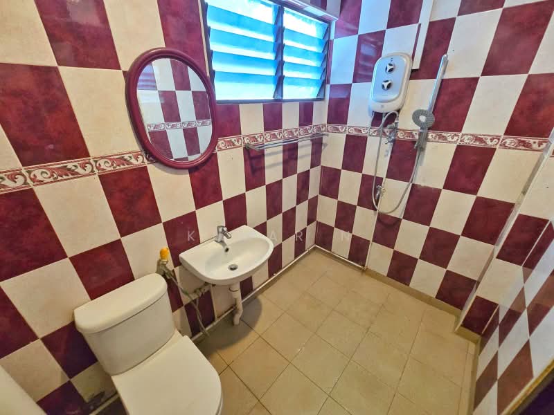 62 Chai Chee Road, 62 Chai Chee Road, 3 Bedrooms, 1,108 sqft, HDB Flat For Sale, by Kumar N, 500186178 - Bathroom - PropertyGuru.com.sg