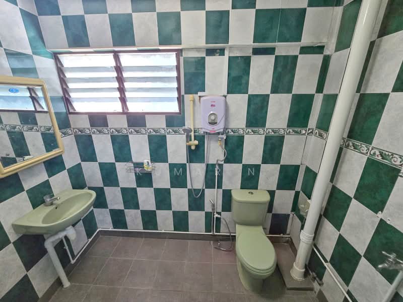 62 Chai Chee Road, 62 Chai Chee Road, 3 Bedrooms, 1,108 sqft, HDB Flat For Sale, by Kumar N, 500186178 - Bathroom - PropertyGuru.com.sg