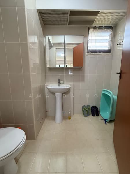 166A Teck Whye Crescent, 166A Teck Whye Crescent, 2 Bedrooms, 721 sqft, HDB Flat For Sale, by Amanda Ng, 500186179 - Bathroom - PropertyGuru.com.sg