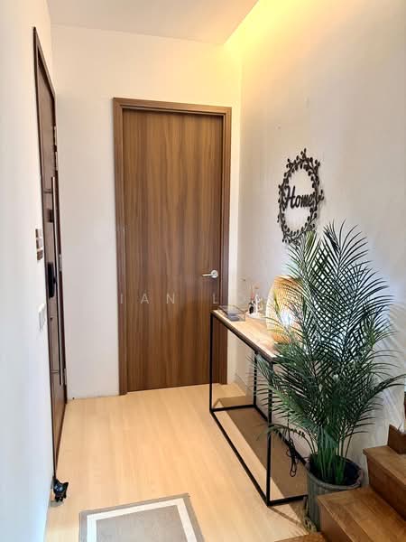 Aston Residence, 209 Jalan Loyang Besar, 5 Bedrooms, 4,715 sqft, Cluster House For Sale, by Ian Low, 500186182 - Basement: Cosy foyer to welcome you home - PropertyGuru.com.sg