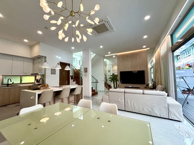 Aston Residence, 209 Jalan Loyang Besar, 5 Bedrooms, 4,715 sqft, Cluster House For Sale, by Ian Low, 500186182 - Level 1: Living / dining room pic 3 - PropertyGuru.com.sg