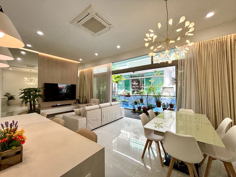 Aston Residence, 209 Jalan Loyang Besar, 5 Bedrooms, 4,715 sqft, Cluster House For Sale, by Ian Low, 500186182 - Level 1: Living / dining room pic 4 - PropertyGuru.com.sg