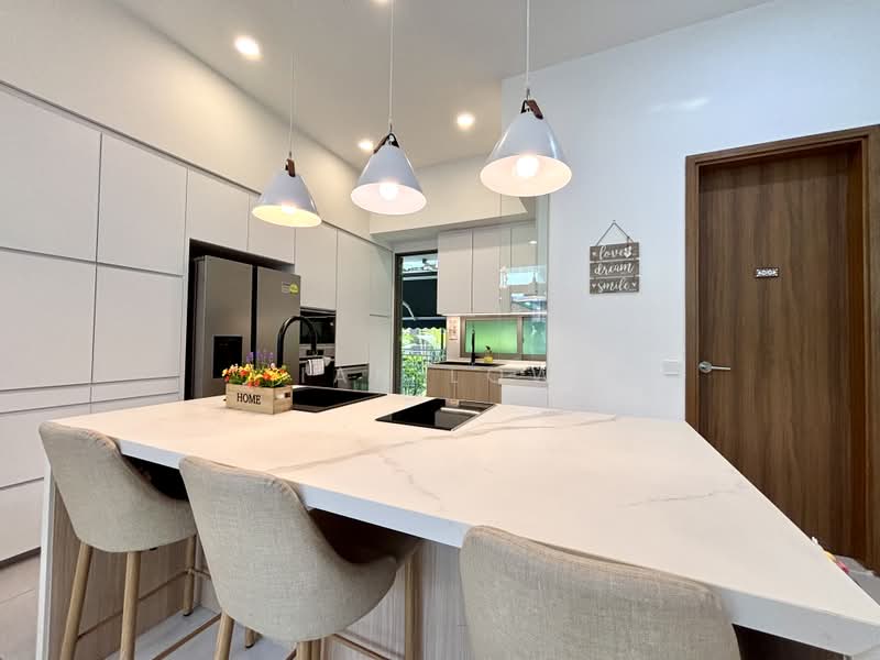 Aston Residence, 209 Jalan Loyang Besar, 5 Bedrooms, 4,715 sqft, Cluster House For Sale, by Ian Low, 500186182 - Level 1: Tasteful kitchen with island - PropertyGuru.com.sg