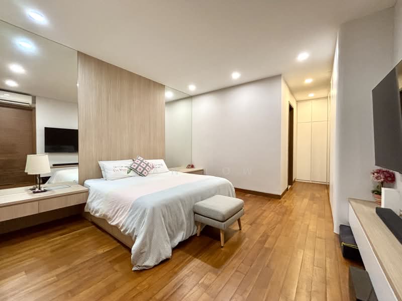Aston Residence, 209 Jalan Loyang Besar, 5 Bedrooms, 4,715 sqft, Cluster House For Sale, by Ian Low, 500186182 - Level 2: Huge master bedroom - PropertyGuru.com.sg