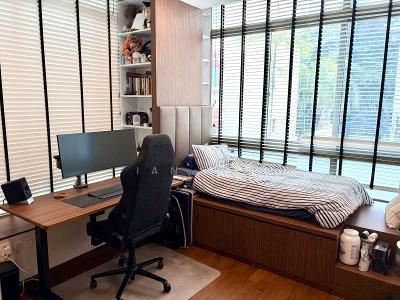 Aston Residence, 209 Jalan Loyang Besar, 5 Bedrooms, 4,715 sqft, Cluster House For Sale, by Ian Low, 500186182 - Level 3: Bedrooms 3 & 4 (both ensuite) - PropertyGuru.com.sg