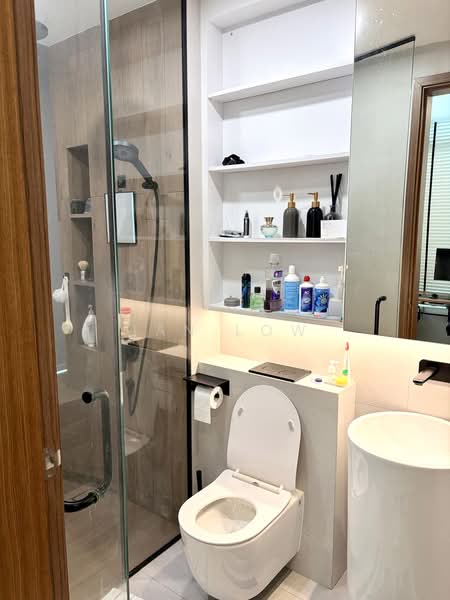 Aston Residence, 209 Jalan Loyang Besar, 5 Bedrooms, 4,715 sqft, Cluster House For Sale, by Ian Low, 500186182 - Level 3: Bedroom 3 & 4 ensuite bathrooms - PropertyGuru.com.sg