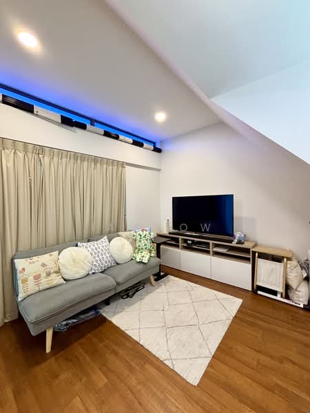 Aston Residence, 209 Jalan Loyang Besar, 5 Bedrooms, 4,715 sqft, Cluster House For Sale, by Ian Low, 500186182 - Level 4: Bedroom 5 (ensuite) - PropertyGuru.com.sg