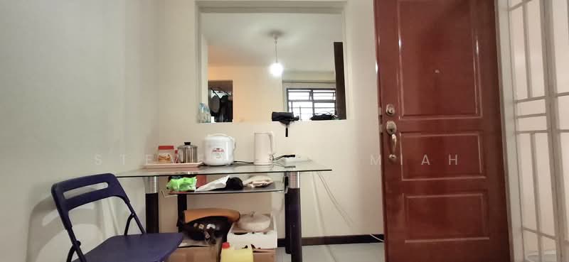 675A Jurong West Street 64, 675A Jurong West Street 64, Room Rental, 120 sqft, HDB Flat For Rent, by Steven Jeremiah, 500186187 - Entrance - PropertyGuru.com.sg