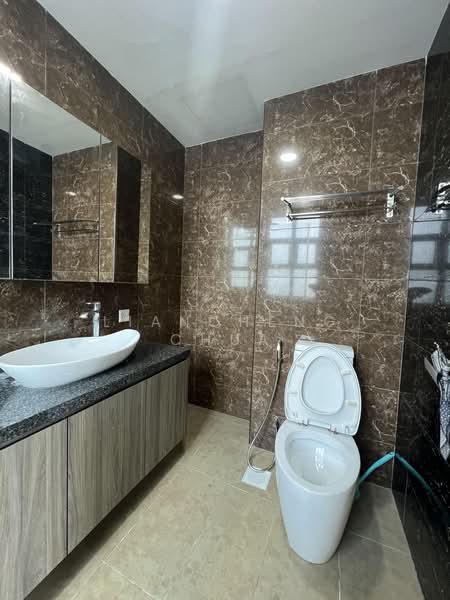 Summerhill, 54 Hume Avenue, 3 Bedrooms, 1,302 sqft, Condominium For Rent, by Liancheng Chua, 500186205 - Bathroom - PropertyGuru.com.sg