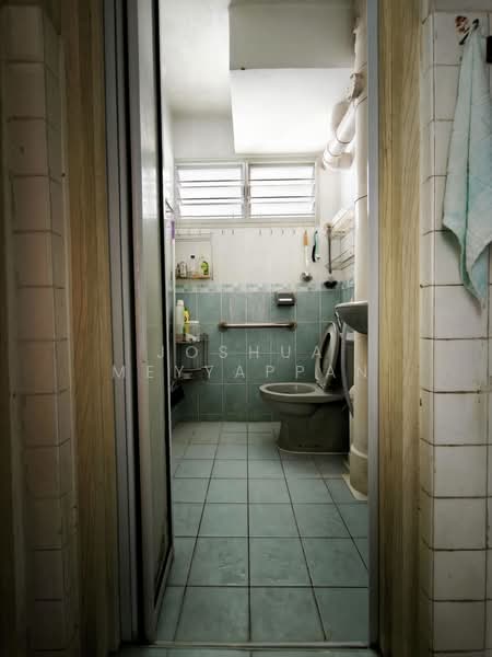 643 Ang Mo Kio Avenue 5, 643 Ang Mo Kio Avenue 5, Room Rental, 120 sqft, HDB Flat For Rent, by Joshua Meyyappan, 500186210 - Bathroom - PropertyGuru.com.sg